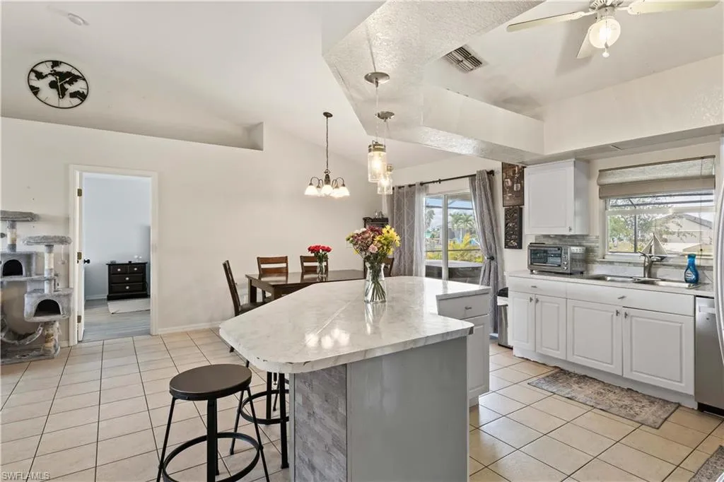 927 12th TER, Cape Coral, FL 33993,225045448