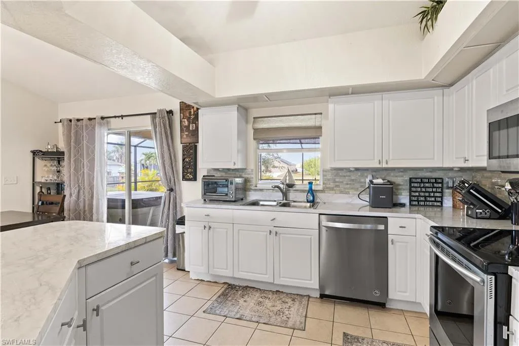 927 12th TER, Cape Coral, FL 33993,225045448