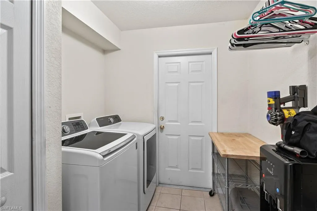927 12th TER, Cape Coral, FL 33993,225045448