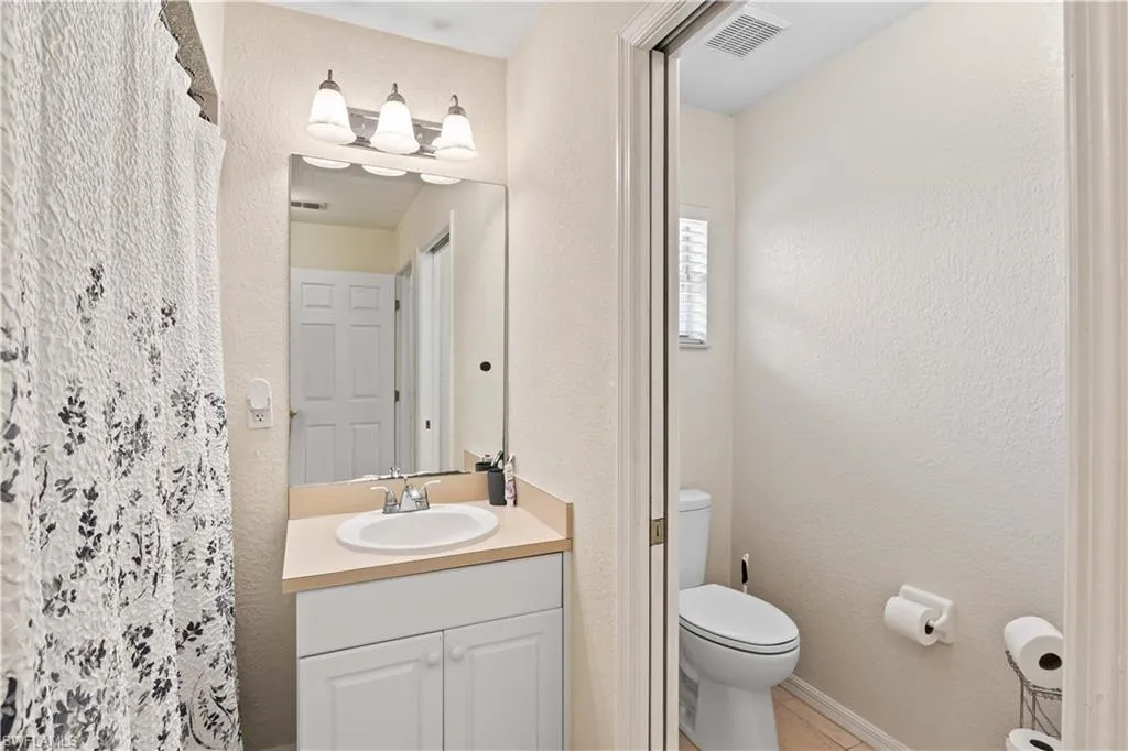 927 12th TER, Cape Coral, FL 33993,225045448