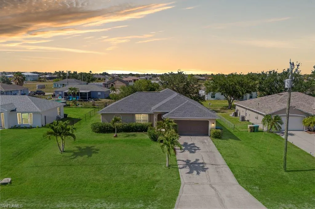 927 12th TER, Cape Coral, FL 33993,225045448