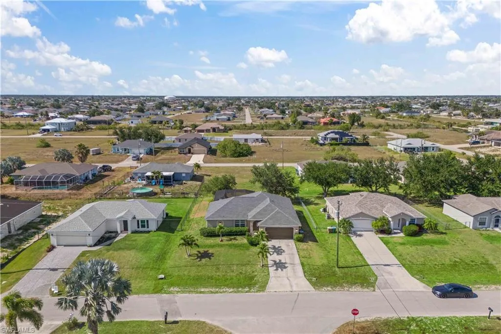 927 12th TER, Cape Coral, FL 33993,225045448