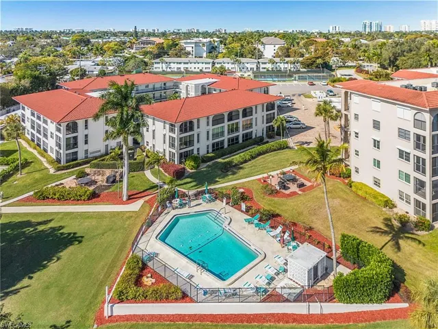 53 High Point Cir W 310, Naples, Florida 34103
