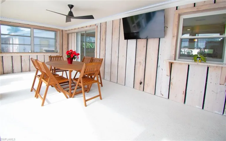 Dining area with ceiling fan