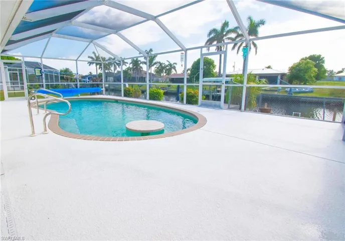 Screened pool