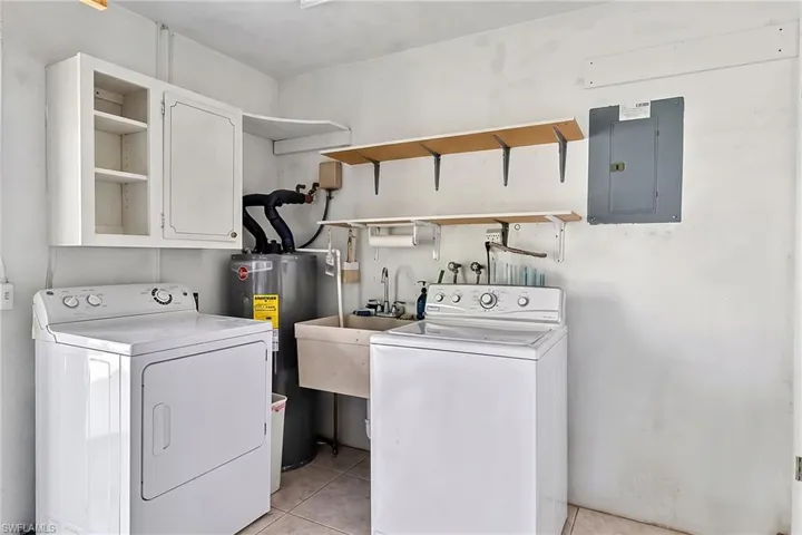 4529 Se 1st Ave, Cape Coral, Florida 33904