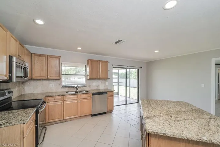 2715 Se 8th Ave, Cape Coral, Florida 33904