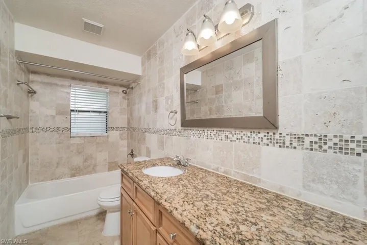 2715 Se 8th Ave, Cape Coral, Florida 33904