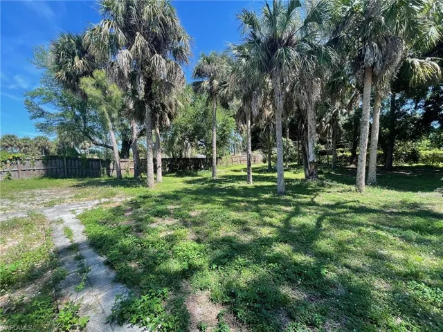 114 Lincoln AVE, LEHIGH ACRES FL 33936