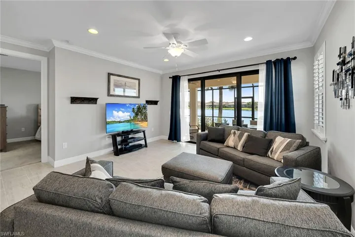 1467  Oceania S DR, Naples, FL 34113