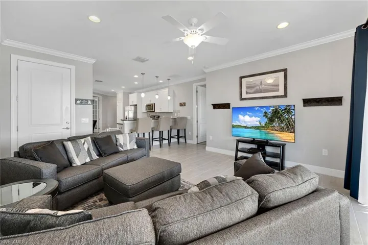 1467  Oceania S DR, Naples, FL 34113