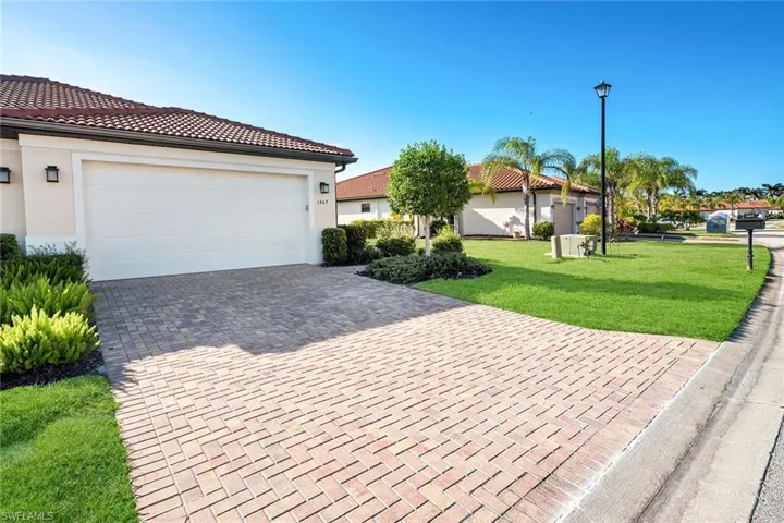 1467  Oceania S DR, Naples, FL 34113