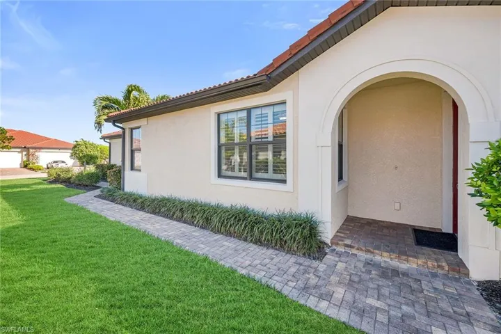 1467  Oceania S DR, Naples, FL 34113