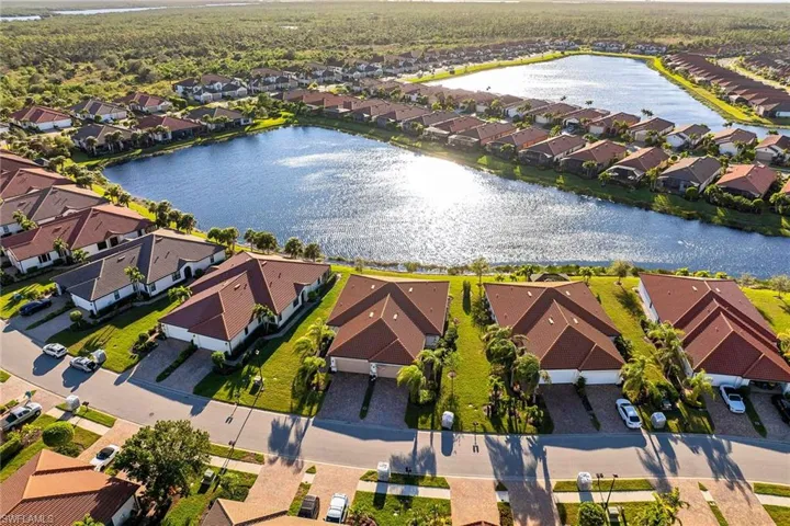 1467  Oceania S DR, Naples, FL 34113