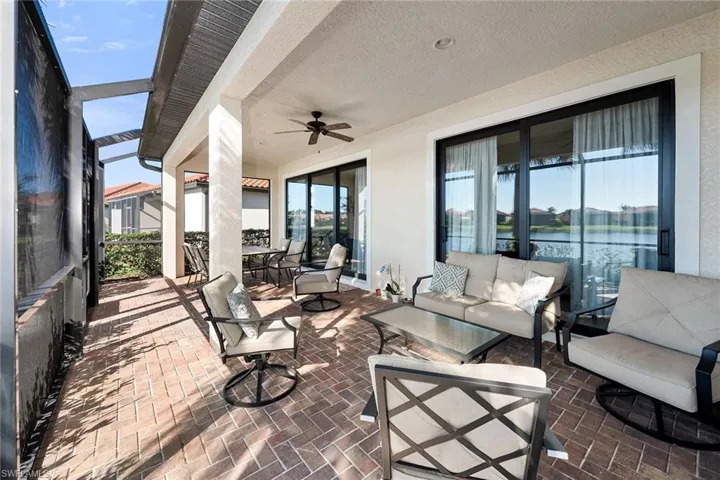 1467  Oceania S DR, Naples, FL 34113