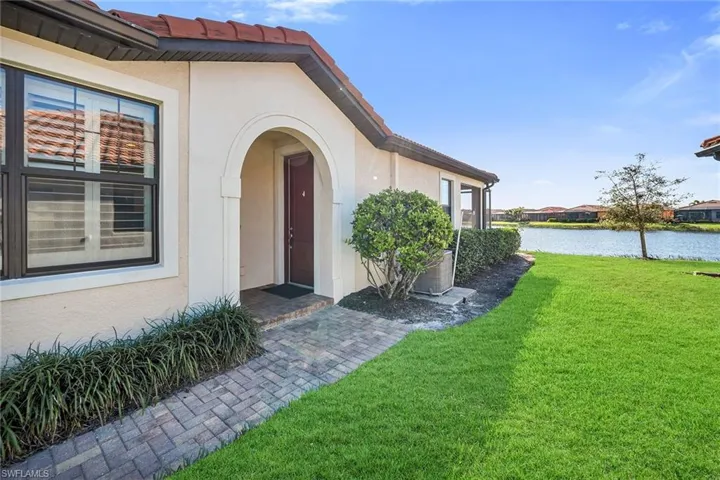 1467  Oceania S DR, Naples, FL 34113