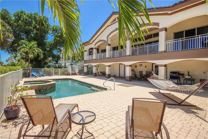 1066  Bailey  RD, Sanibel, FL 33957