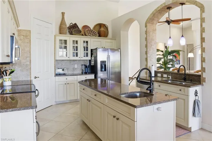 1066  Bailey  RD, Sanibel, FL 33957
