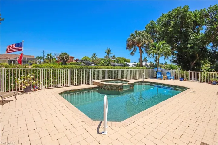 1066  Bailey  RD, Sanibel, FL 33957