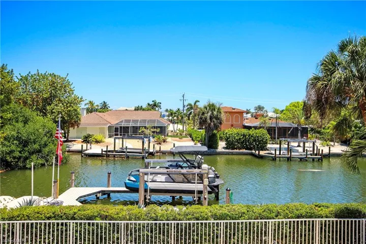 1066  Bailey  RD, Sanibel, FL 33957