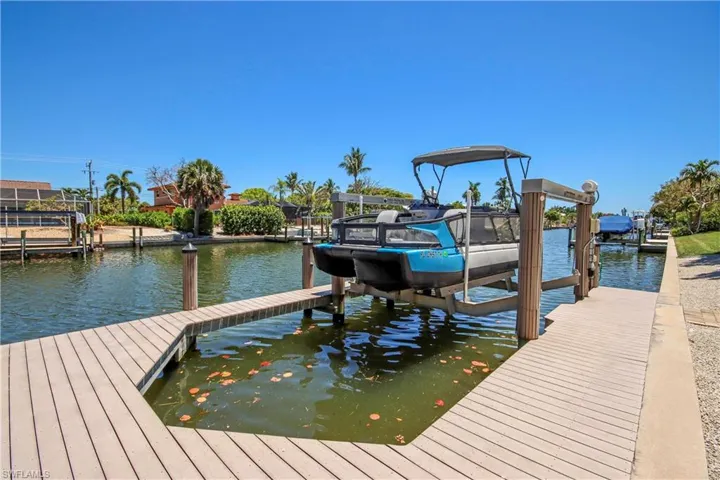 1066  Bailey  RD, Sanibel, FL 33957