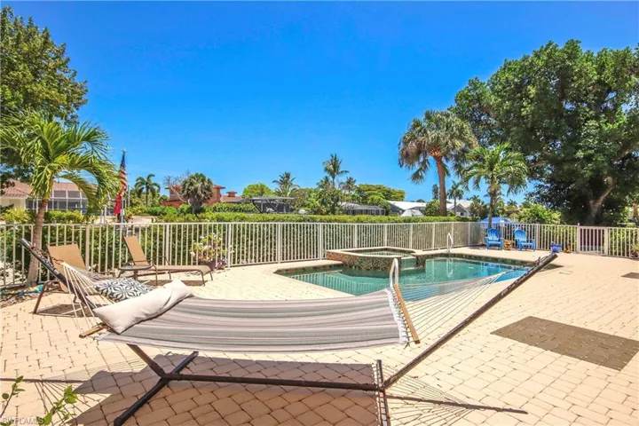 1066  Bailey  RD, Sanibel, FL 33957