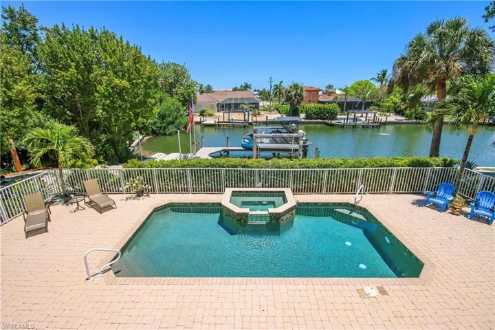 1066  Bailey  RD, Sanibel, FL 33957