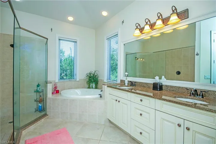 1066  Bailey  RD, Sanibel, FL 33957