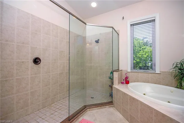 1066  Bailey  RD, Sanibel, FL 33957