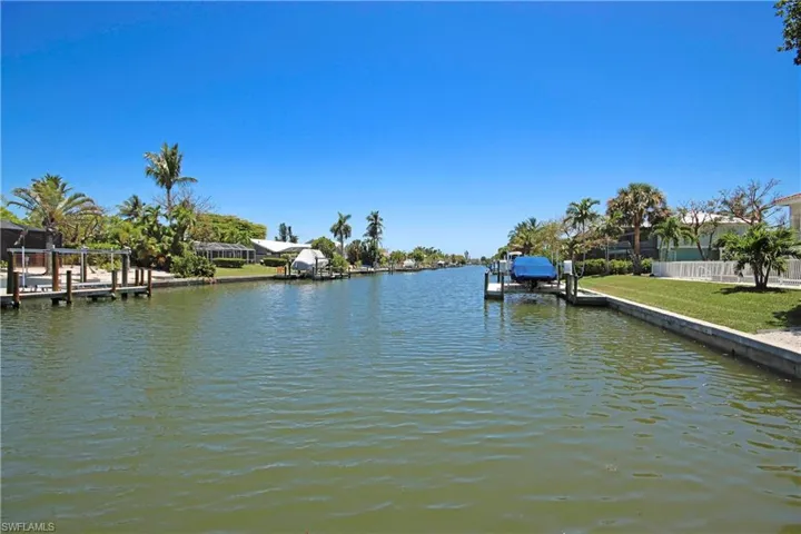1066  Bailey  RD, Sanibel, FL 33957