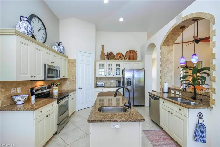 1066  Bailey  RD, Sanibel, FL 33957