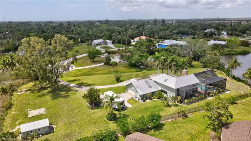Drone / aerial view featuring a forest view