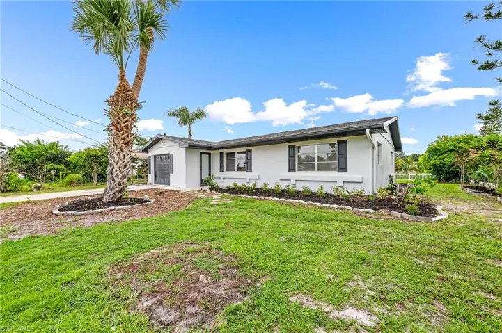 Ranch-style house featuring a front lawn