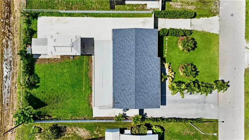 Aerial view of property and surrounding area