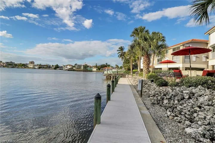 9101  Vanderbilt  DR, Naples, FL 34108