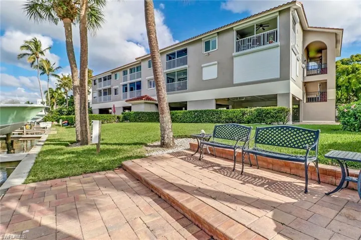 9101  Vanderbilt  DR, Naples, FL 34108