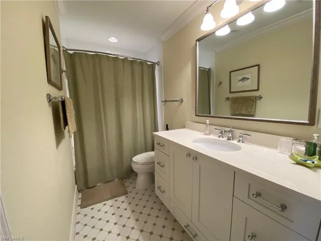 9101  Vanderbilt  DR, Naples, FL 34108