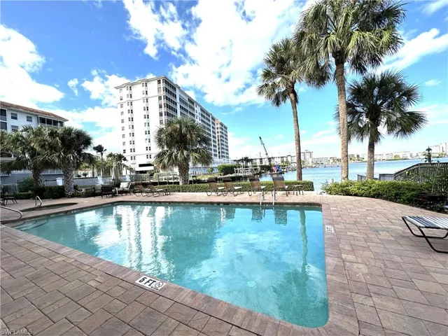 9101  Vanderbilt  DR, Naples, FL 34108