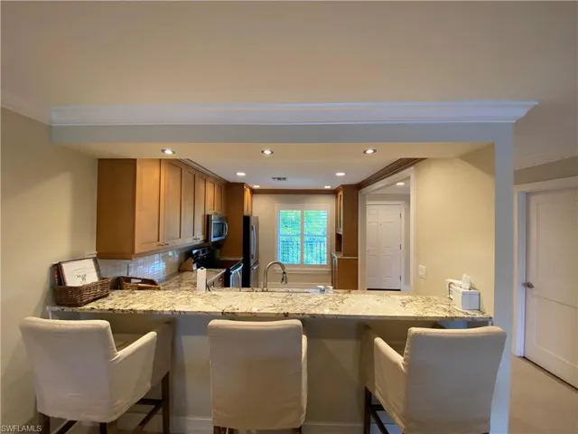 9101  Vanderbilt  DR, Naples, FL 34108