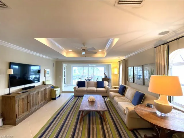 9101  Vanderbilt  DR, Naples, FL 34108