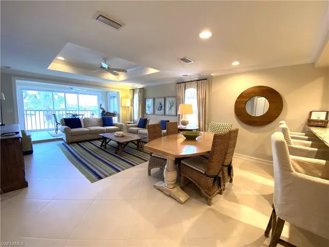9101  Vanderbilt  DR, Naples, FL 34108