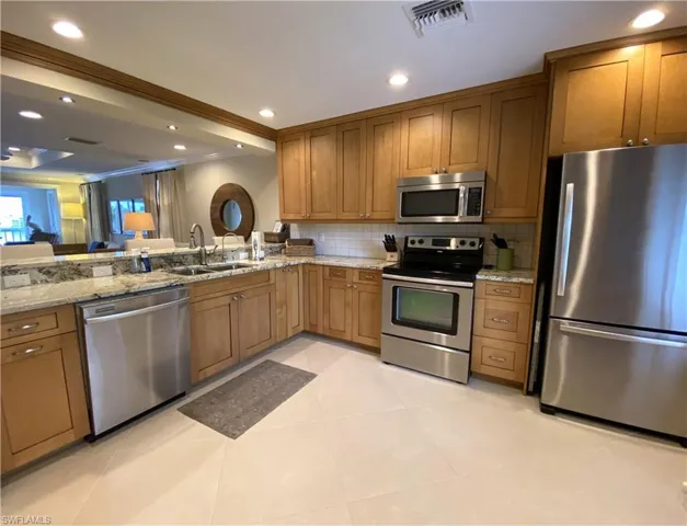 9101  Vanderbilt  DR, Naples, FL 34108