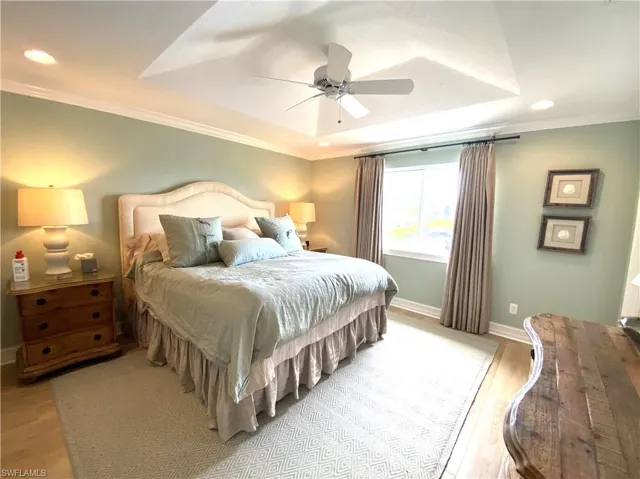 9101  Vanderbilt  DR, Naples, FL 34108