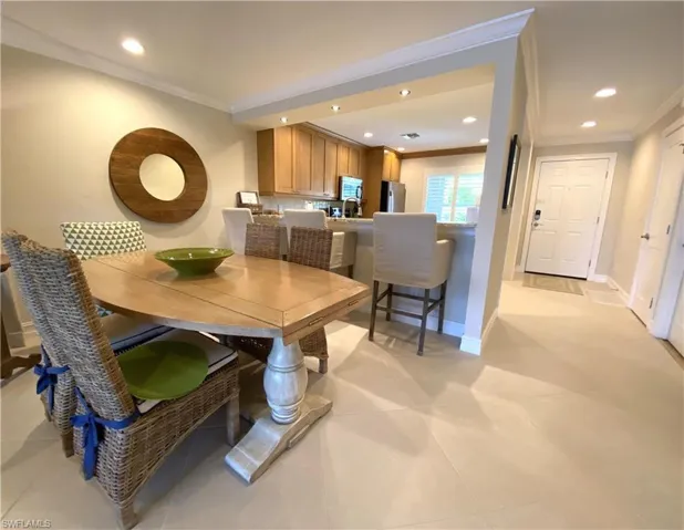 9101  Vanderbilt  DR, Naples, FL 34108