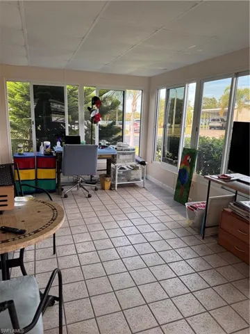 Florida room with tile floor, easy slide windows and an great natural light