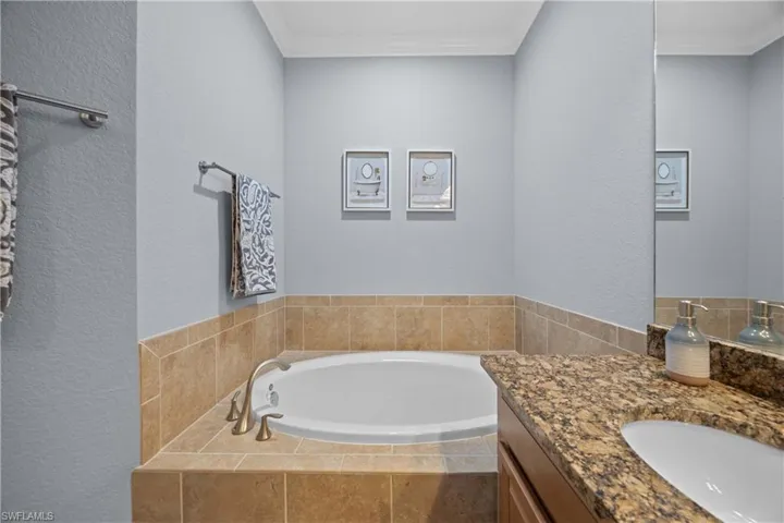 9468  Casoria  CT, Naples, FL 34113
