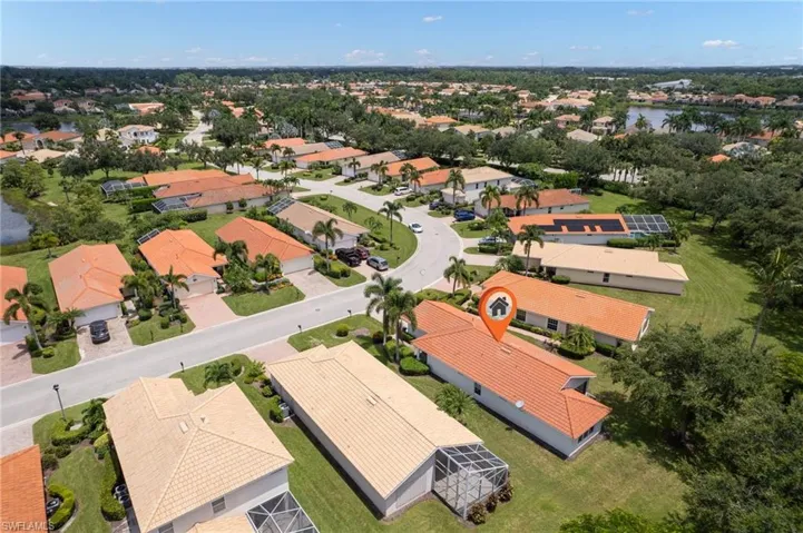 Birds eye view of property