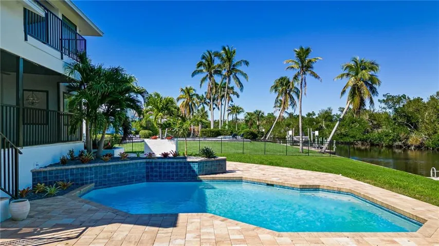 5615  Natoma  DR, Fort Myers, FL 33919