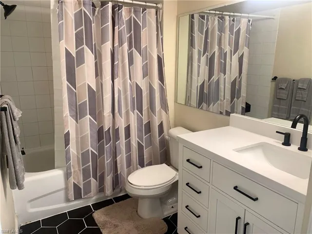 1275 Wildwood Lakes Blvd 2-108, Naples, Florida 34104