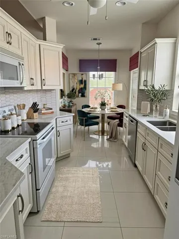 562 Laguna Royale Blvd 604, Naples, Florida 34119